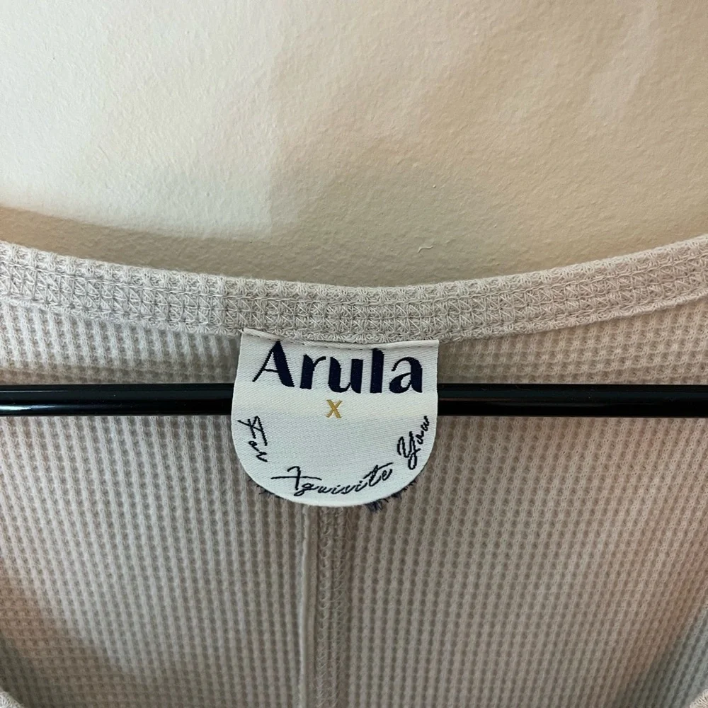 ARULA Lace Hem Cream Tank Top - Picture 2 of 3